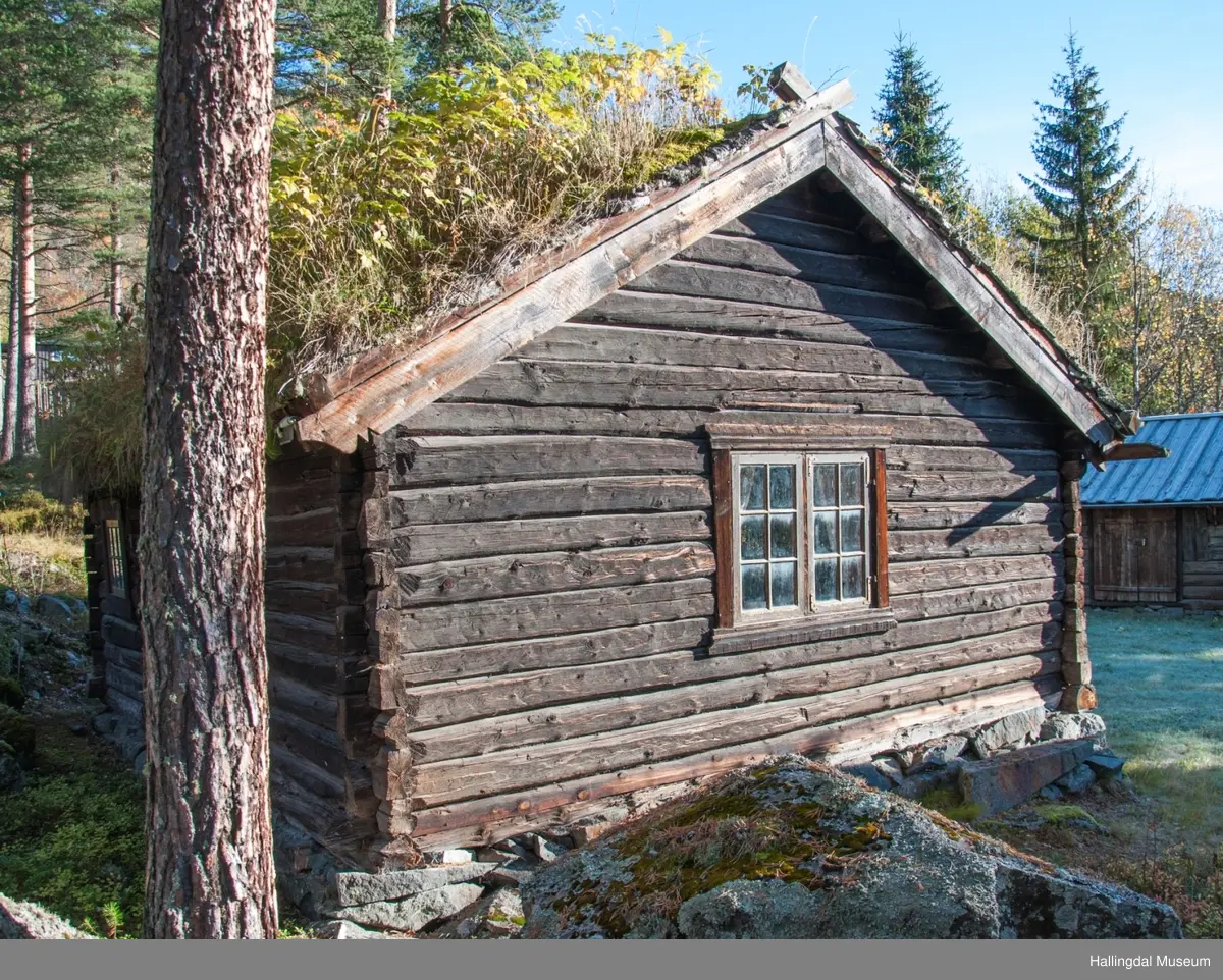 Stugu sto først i Teigen så i Åkreslåtta deretter i Meiebakka