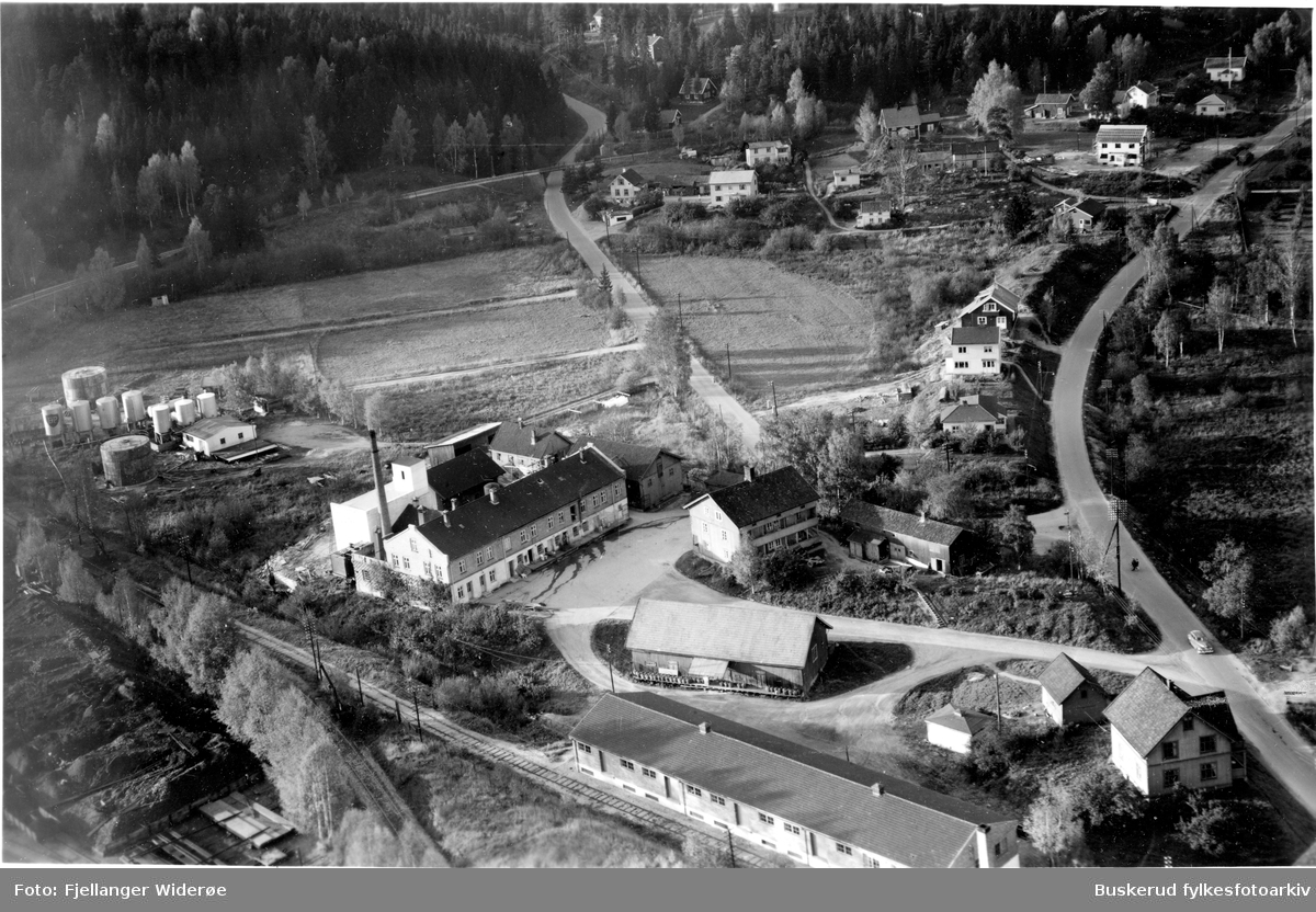 1951
Hønefoss meieri
Soknedalsveien, jernbanen