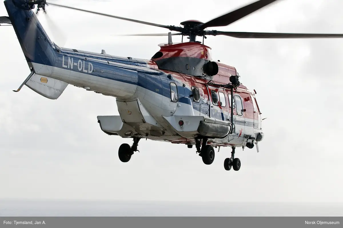 Avgang for helikopteret av typen Super Puma, som shuttler mellom plattformene i nabolaget til Valhall-feltet.  Blant annet går det til Ekofisk-området.