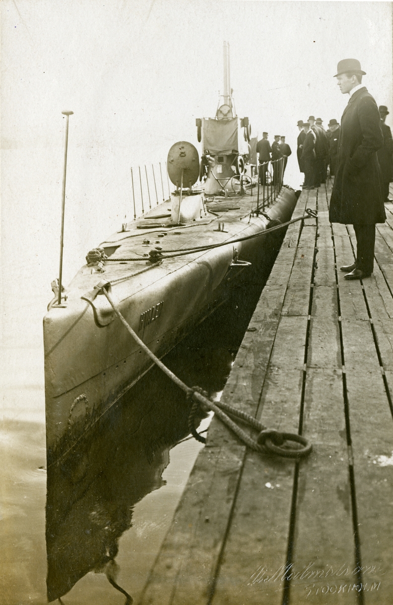 Ubåten HVALEN vid kaj på Skeppsholmen efter resan från Italien.