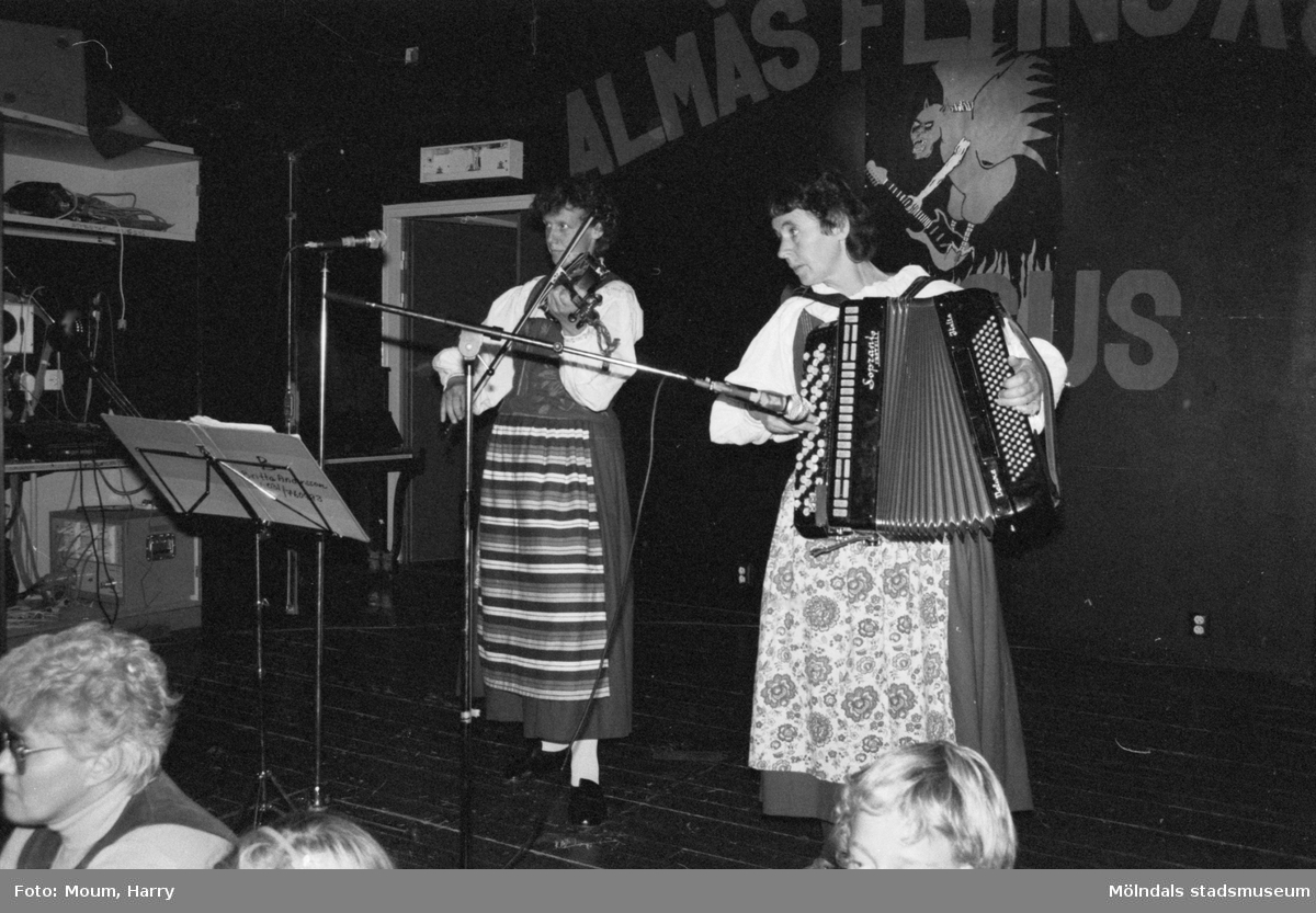 Föreningarnas dag på Almåsgården i Lindome, år 1983.

För mer information om bilden se under tilläggsinformation.
