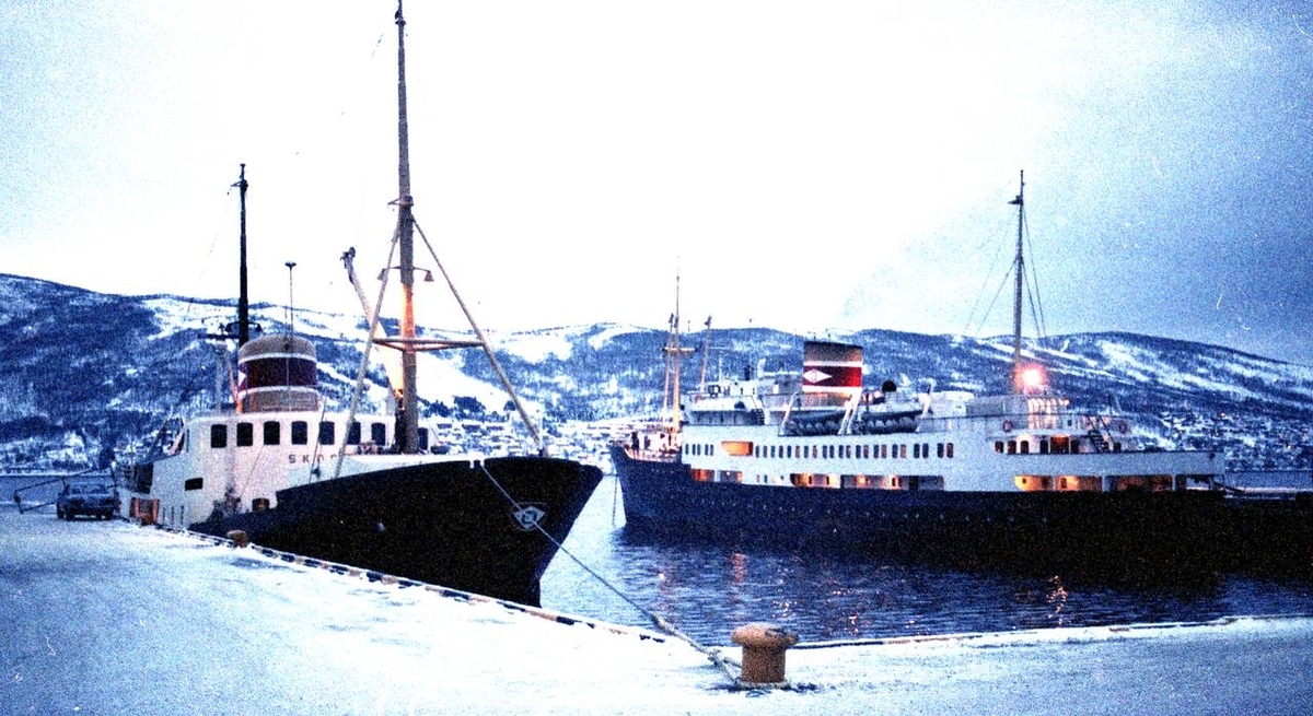 Skogøy  og hurtigruta M/S Nordnorge ved kai i Narvik