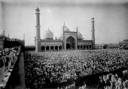 Muhammedanere i bøn i Strama Mashid, Indiens største moske