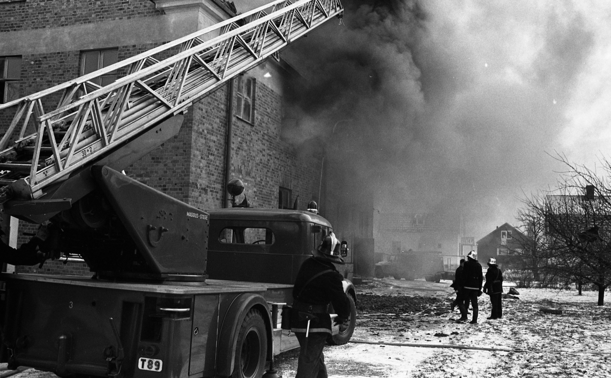 Brand i Gi-Pe kemisk-tekniska fabrik i Hjärsta. 
8 december 1967.