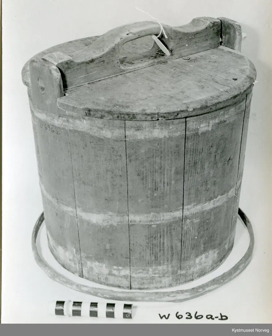 3 sirkler med tagger, 4 utskåret kryss.