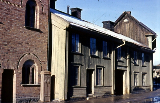 Hus vid Drottninggatan 56-54.