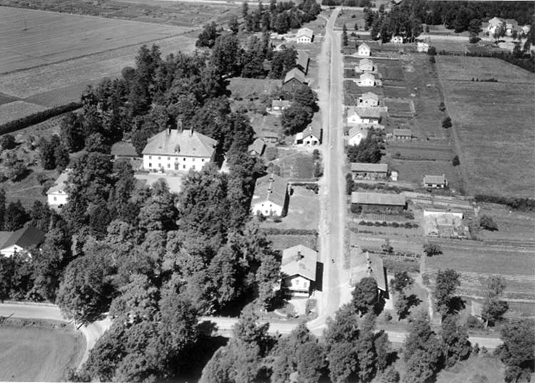 Flygfoto över Laxå, bostadshus.