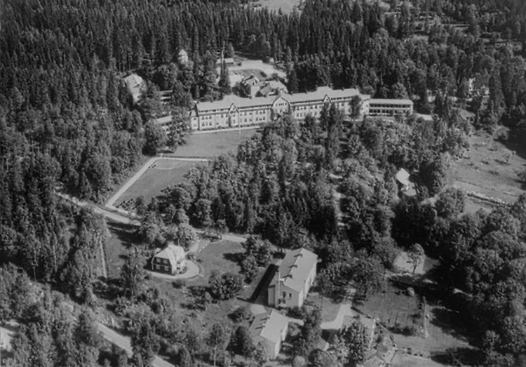 Flygfoto över Garphytte sjukhus, Garphyttan (sanatoriet).
Bilden tagen för vykort.
