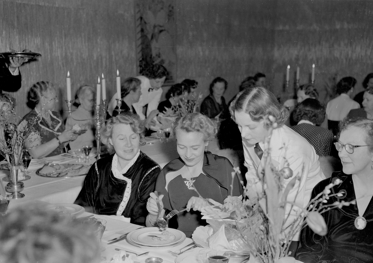 Middagsselskap i Kunstindustrimuseet og Handelsstandens Hus