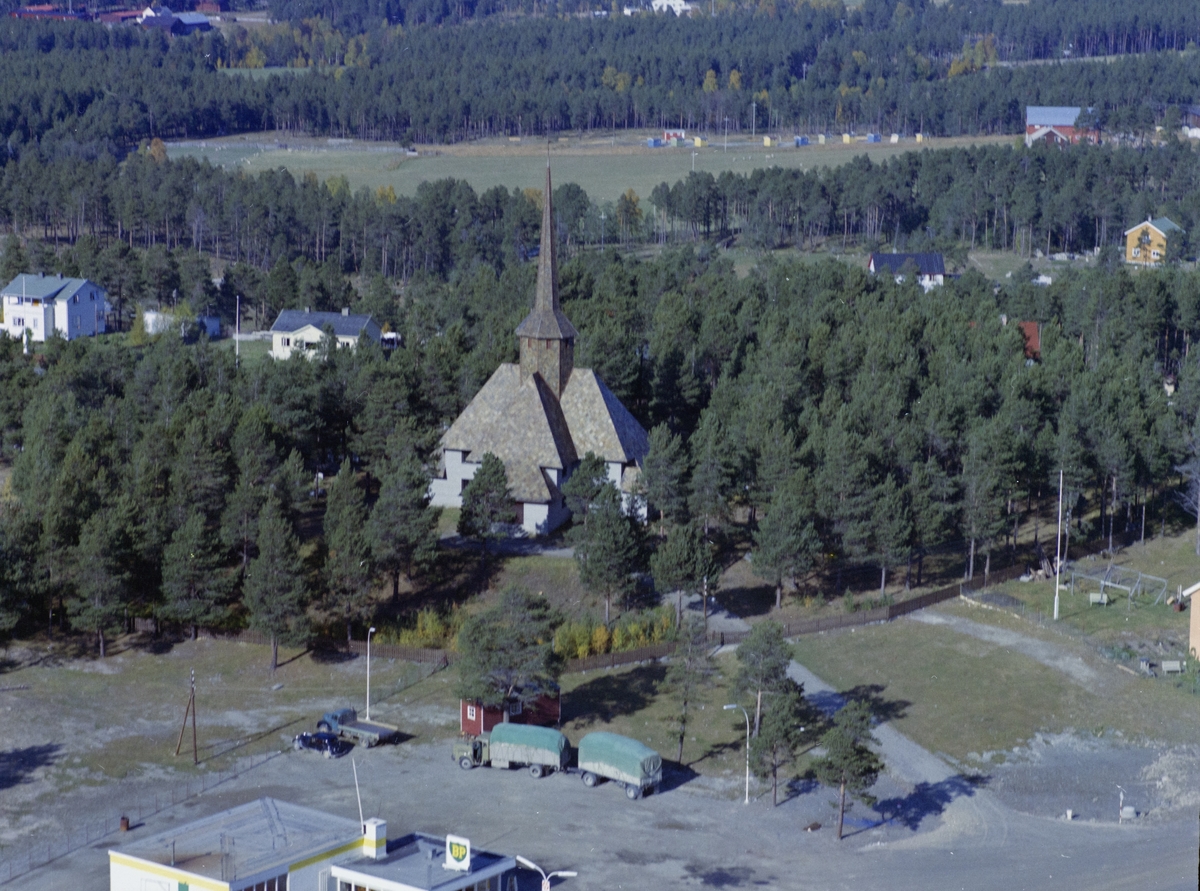 Flyfoto,bebyggelse, Dombås kirke, Dombås