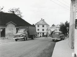 Parti av Langevåg sentrum ("Det glade hjørne"), med Oddmund 
