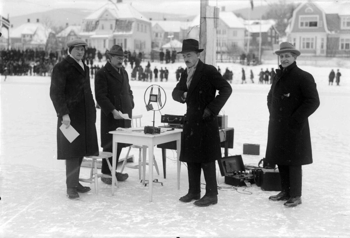NM skøyteløp Lillehammer 1929.
Radiooverføring med Rustad.