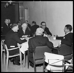 Jubilantfest for herrer. Fra kaffebordene.