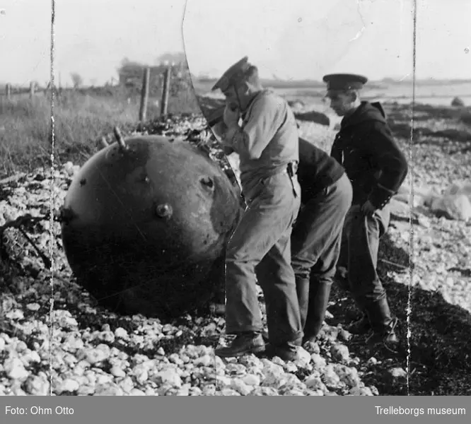 Andra världskriget, 11/11 1939 Tysk mina i ålbottengarnet, fiskare i Böste  fingo på lördagen en