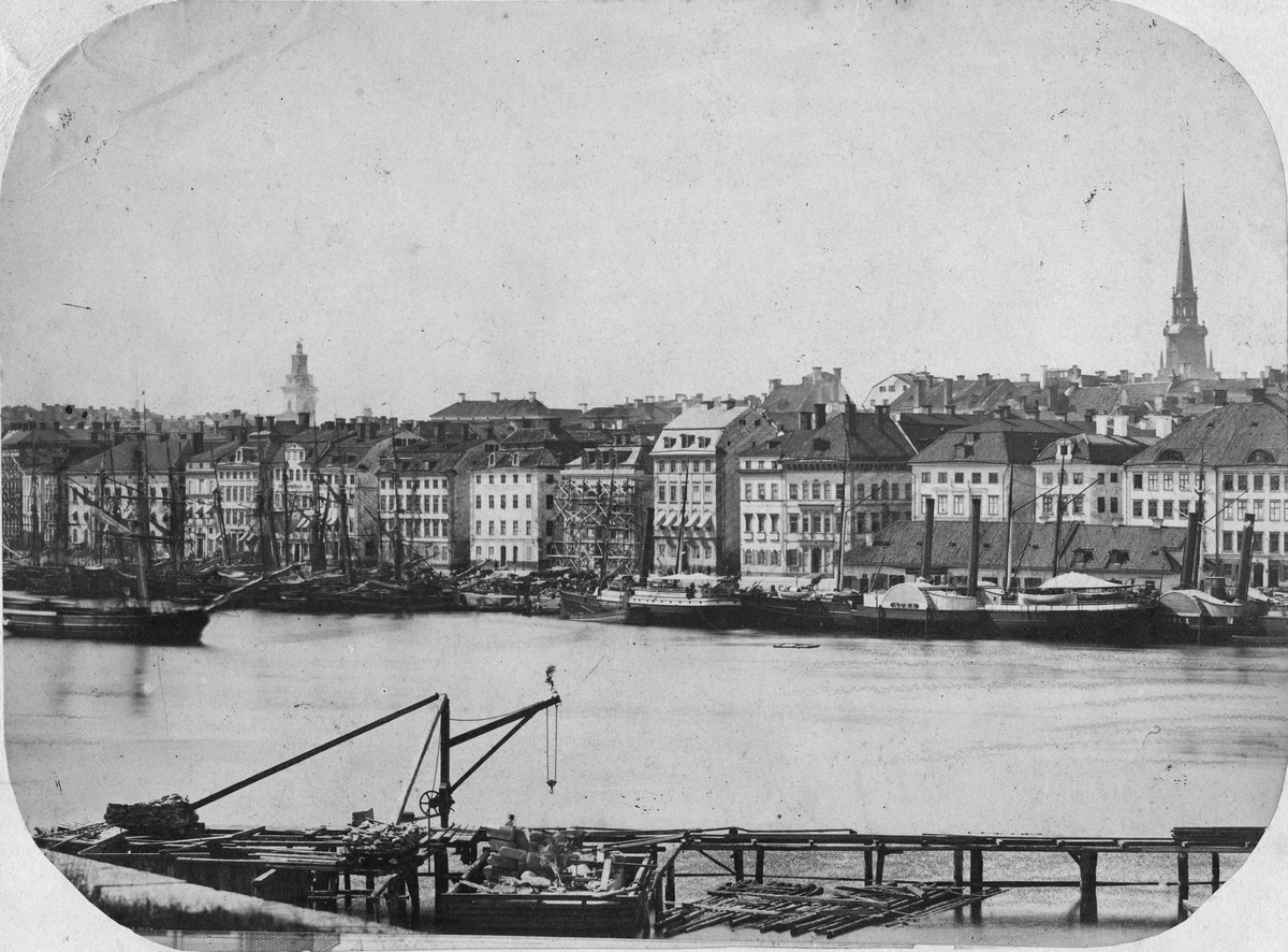 Vy över hamnen vid Skeppsbron Gamla Stan Stockholm, 1860-61.