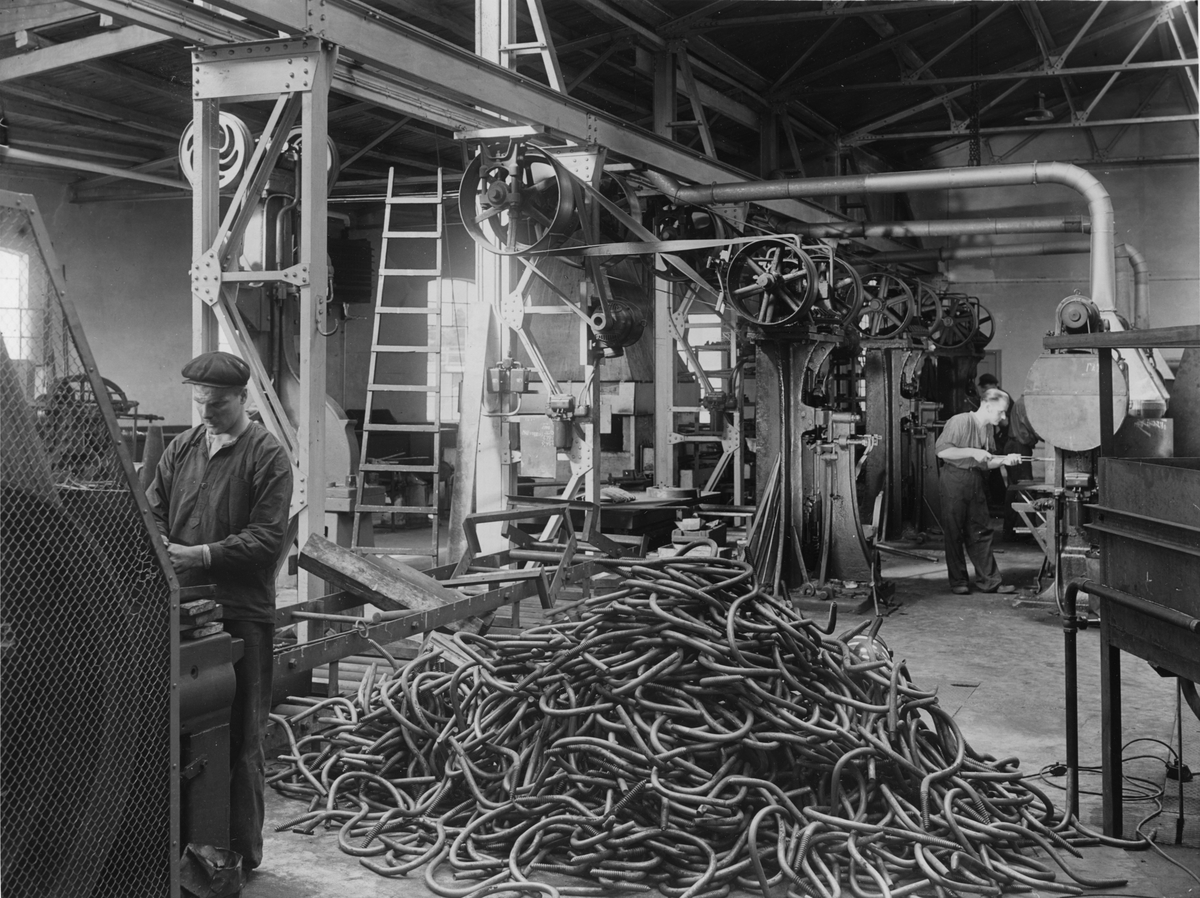 Bultfabriks Aktiebolaget i Halstahamma. Avdelningen för tillverkning av isolatorkrok, 1943.