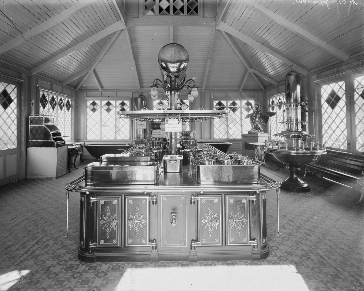 Köksutrustningsutställning i Gefle 1901. Guldmedalj utdelades till Bolinders för denna köksutrustning (restaurang).