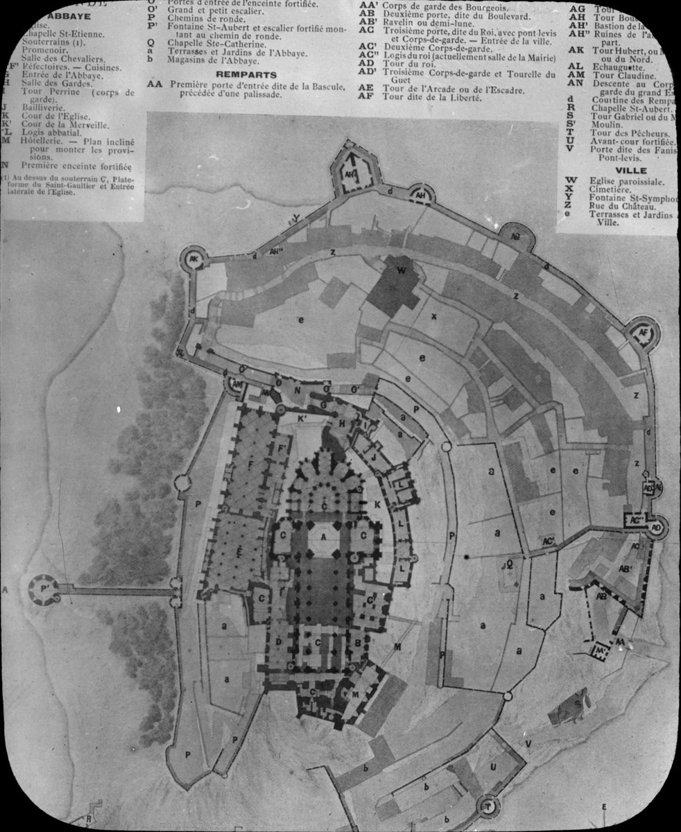 Skioptikonbild med tryckt motiv. Karta över Mont-Saint-Michel, 1904.
Bilden har förvarats i kartong märkt: Resan 1904. St. Michel. XII.. Text på bild: "Abbey du Mont St. Michel"