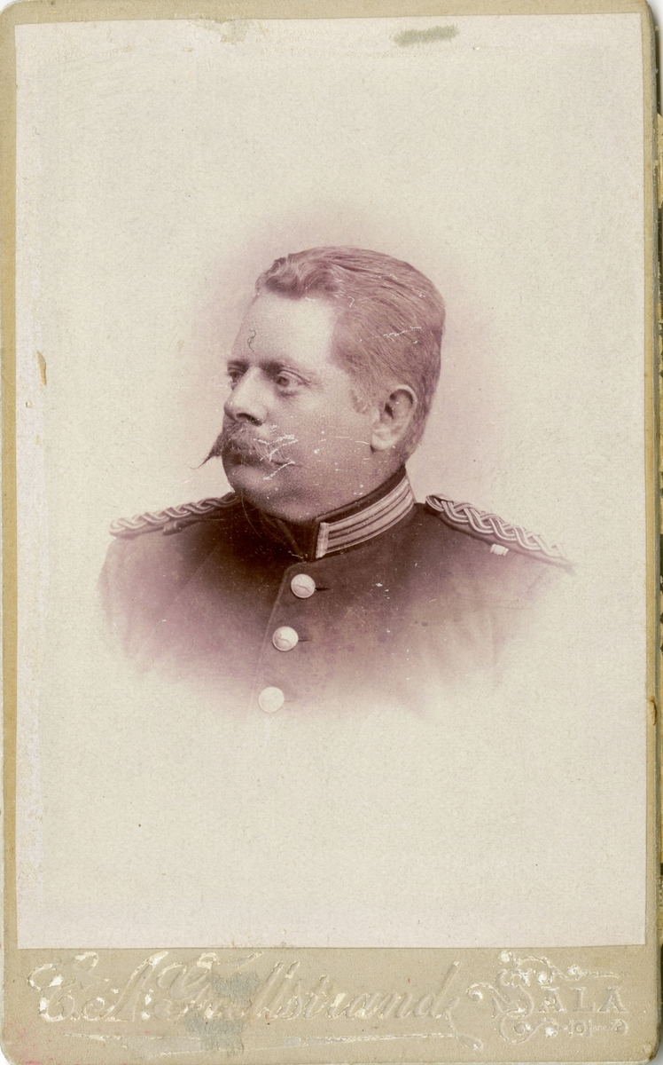 Porträtt av Carl Otto Cavalli, löjtnant vid Hälsinge regemente I 14.

Se även bild AMA.0002182, AMA.0007714 och AMA.0009808.