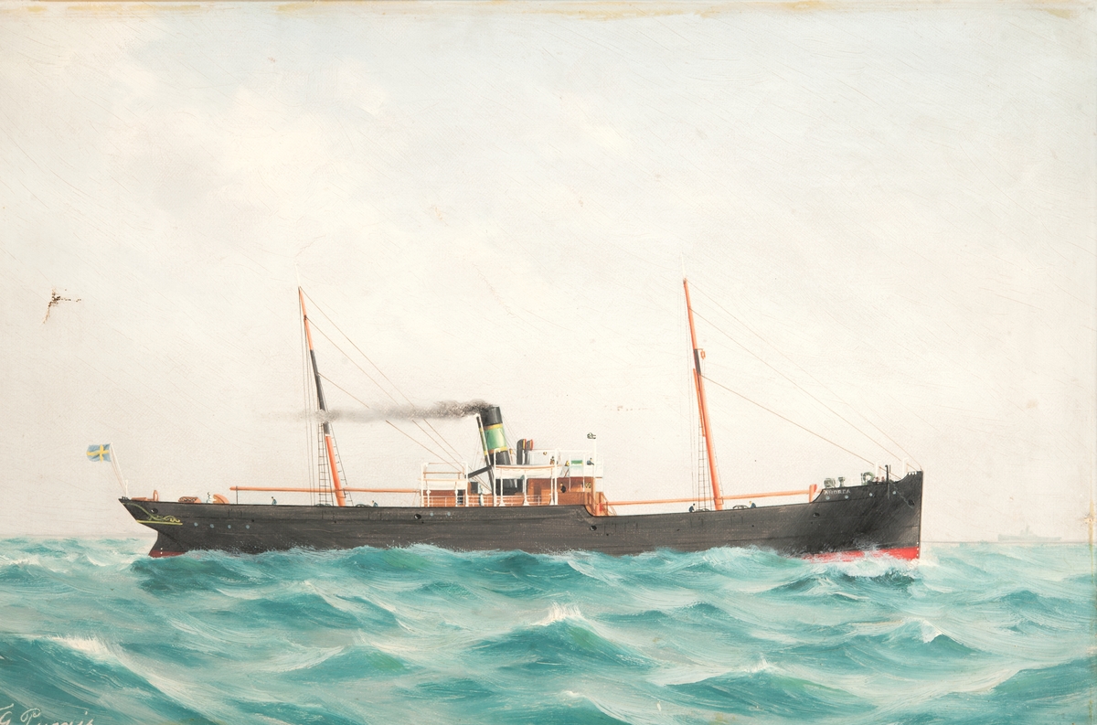 Trampbåten S/S''Andrea". Svart sida, röd i vattenlinjen, brunt däckshus med vit brygga, två bruna master, svart skorsten med ett grönt och två gula band.