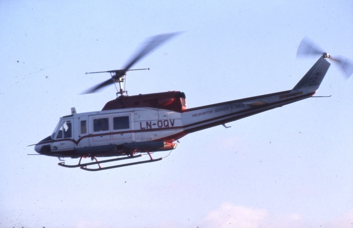 Helikopter har tatt av fra M/T ‘Ross Head’ (ex ‘Mirafiori’)(b. 1967, Trieste, Italia).