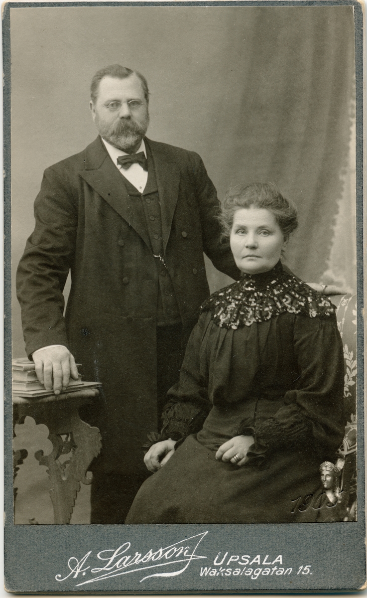 Kabinettsfotografi - man och kvinna, Uppsala 1905