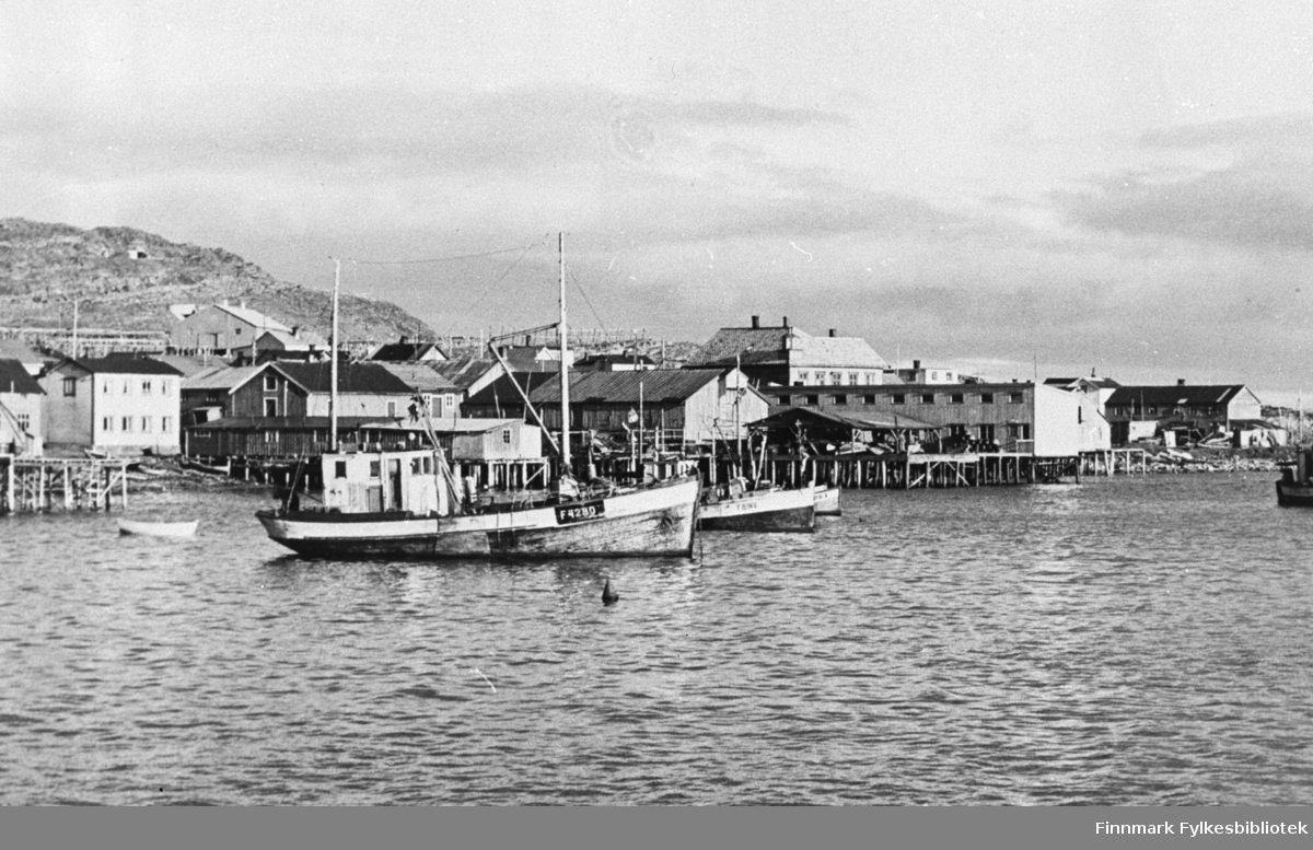 Kiberg havn sett fra Tomas-skjæret.