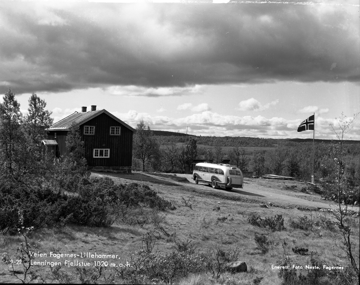 Vegen Fagernes-Lillehammer. Med motiv fra området Lenningen og Røssjøen.