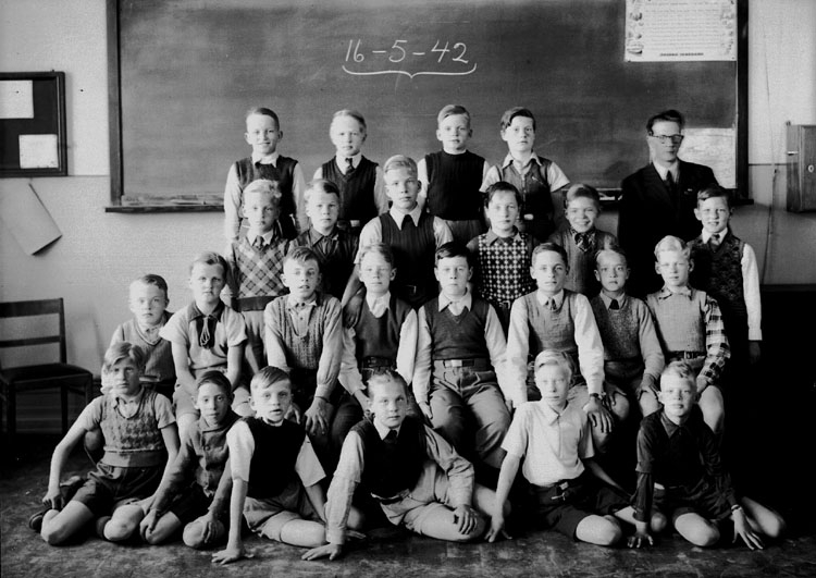 Vasaskolan, klassrumsinteriör, 24 pojkar med lärare B. Nilsson.
Sal 6.