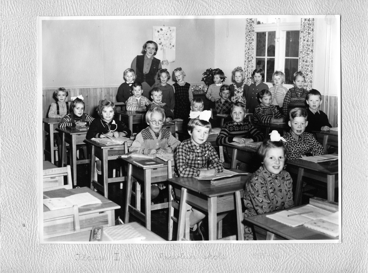 Klasse 1B Fagertun skole høsten 1955-56.