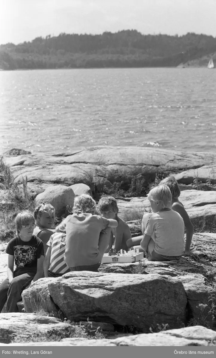 Sista Ammenäs sommaren  24 juli 1982.

Ammenäs skulle avvecklas från Örebro kommuns verksamhet. Koloniverksamheten var för dyr. Istället föreslogs att ekonomin skulle investeras i Ånnaboda.