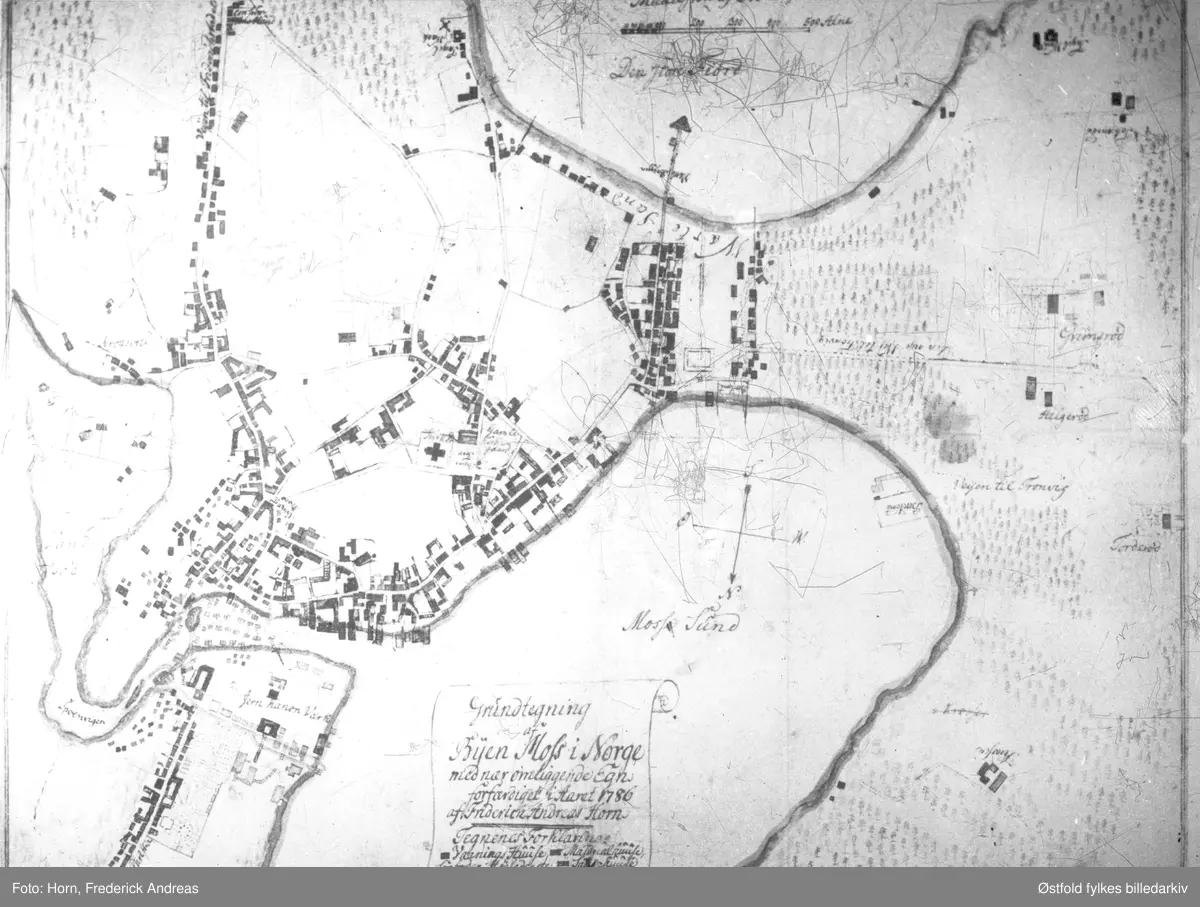 Avfotografert kart over Moss. 
"Grundtegning af Byen Moss i Norge med Næromliggende Egn forfærdiget i Aaret 1786 af Frederick Andreas Horn."
Utsnittse ØFB 2005-00274.