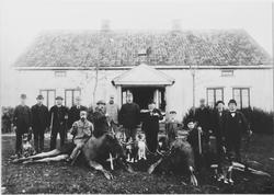 Elgjaktbilde fra Larsbråte gård.