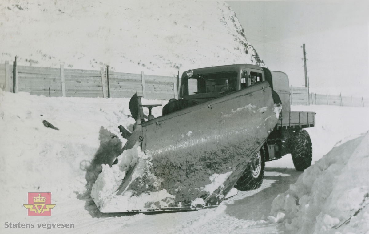 FWD lastebilen "Filefjell-Gubben" ble innkjøpt av JVB  i 1936. Den til da kraftigste i landet. Vegfolk kom da også fra fjern og nær for å bivåne brøytingen, og for å se og lære. Etter en tøff vinter 1936-1937 mottok Colbjørnsen brev fra A/S Jotunheimen og Valdresruten Bilselskap  30.04.1937, hvor de sier seg meget fornøyd med bilen de kjøpte før jul i 1936. Jf. boka "Familiefirmaet-utenom allfarvei/2000 Årsboken." Colbjørnsen & Co A/S. 
"A/S Jotunheimen og Valdresruten Bilselskap (JVB) ble etablert i 1919 og har vært selve livsnerven gjennom Valdresbygdene. "Filefjell-Gubben" ble satt inn i arbeidet med å holde Filefjellvegen oppe. Med felles innsats og arbeid fra Staten og selskapets side, lykkes det å holde Filefjellvegen farbar for vintertrafikk vinteren 1936-1937, den første fjellovergang i Norge som var åpen året rundt. " Jf. "JVB. Den spede begynnelse-A/S Jotunheimen og Valdresruten Bilselskap."