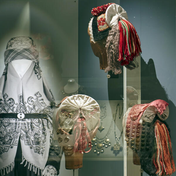 Head Wear. The Folk Dress Exhibition. Foto/Photo
