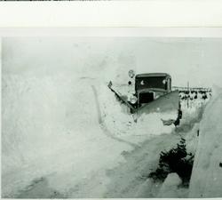 Snøbrøyting på Golsfjellet med Ola Amundson Dahlens bil