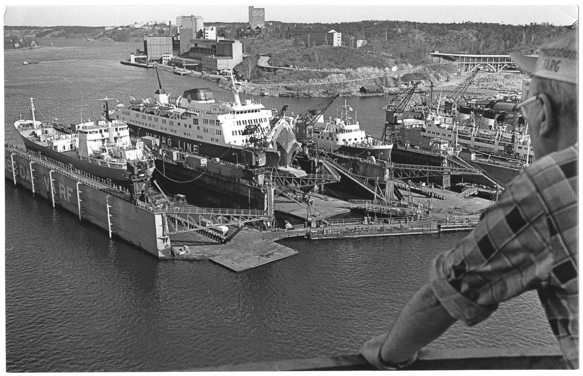 Fartyg upplagda för reparation vid Finnboda varv 1972