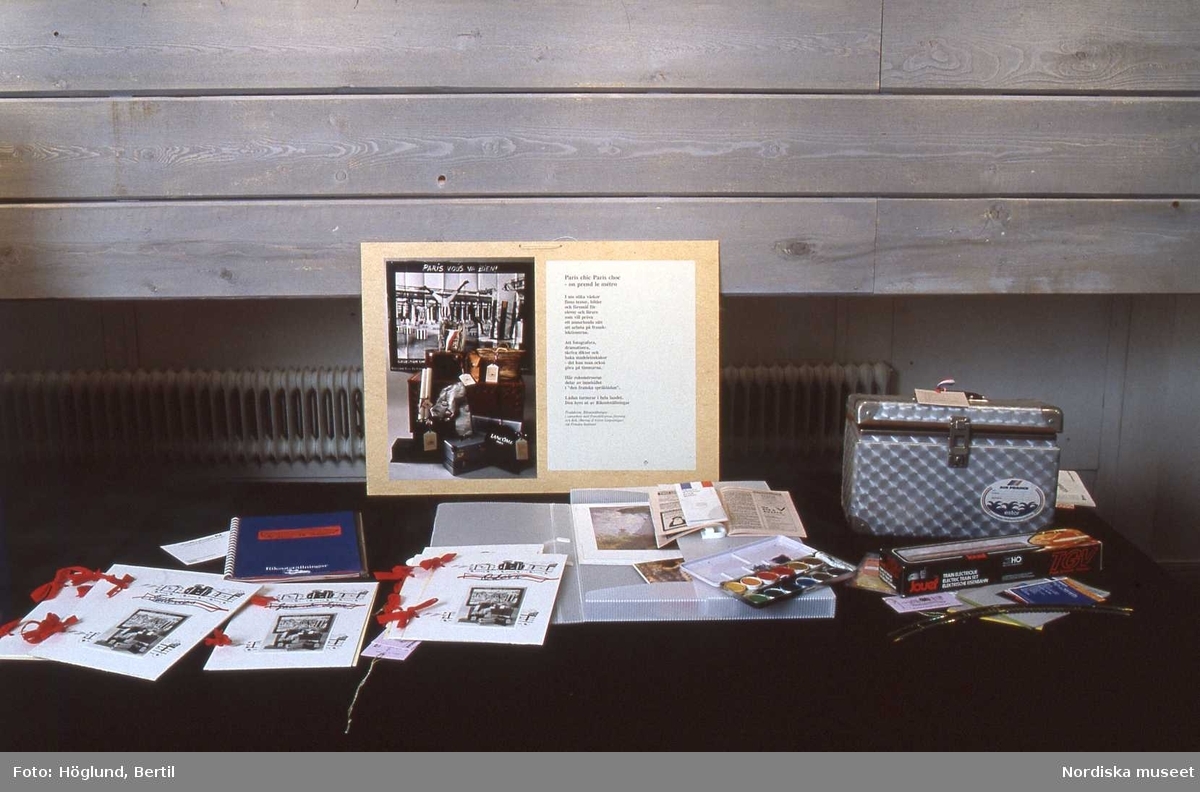 Undervisnings lådor. Tillfällig utställning " Museilåda, skollåda, koffert och väska", 1991 på Nordiska museet.