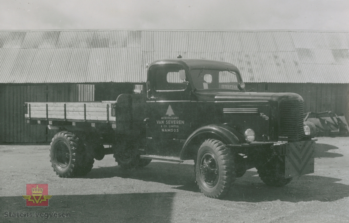FWD lastebil modell HAR med lasteplan med tipp og tvillinghjul. Aktieselskapet VAN SEVEREN & Co Limited NAMSOS. Fra perioden 1936-1950.