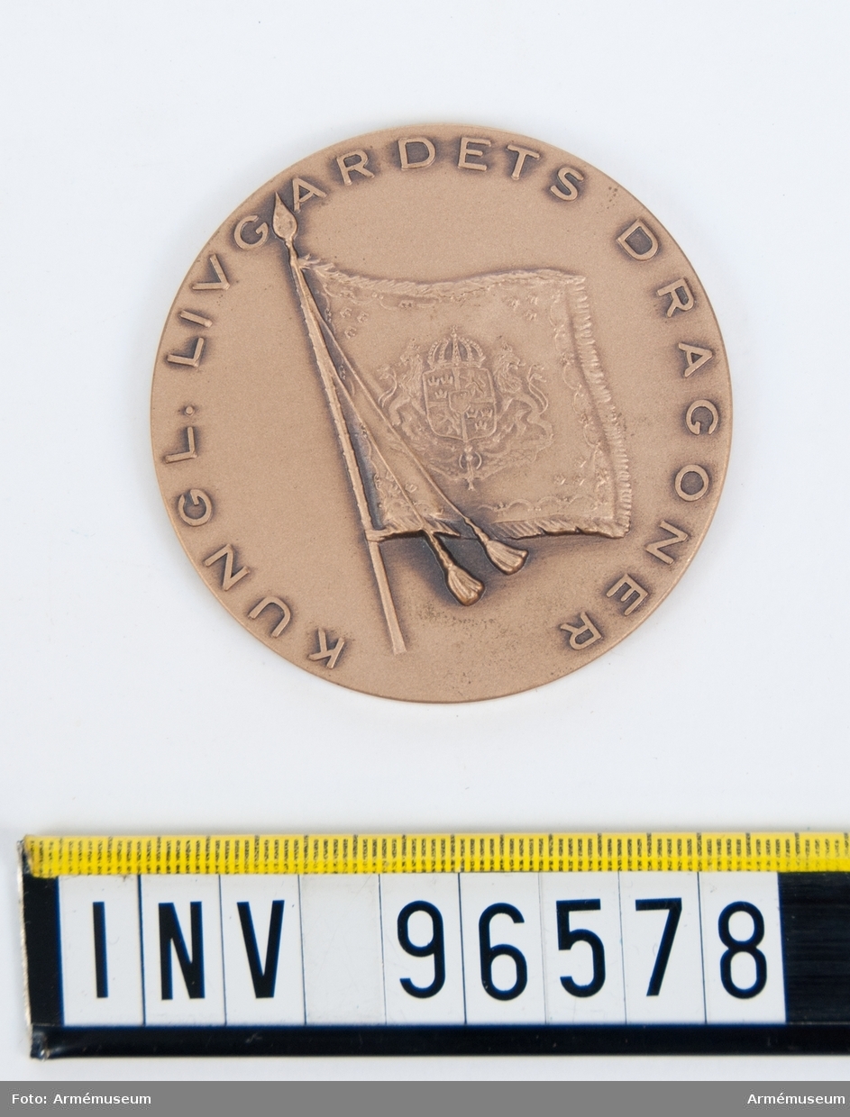 Medalj i brons för Livgardets dragoner.
Stans 45469. Frånsida, Fana 45469-1.