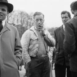 Vardens arkiv. "Bil utfor brygga i Skien"  03.05.1954