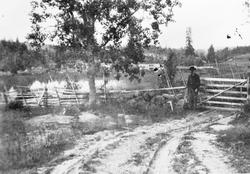 Kristian Strand ved Harethondammen i Urskog, ca. 1891-1892