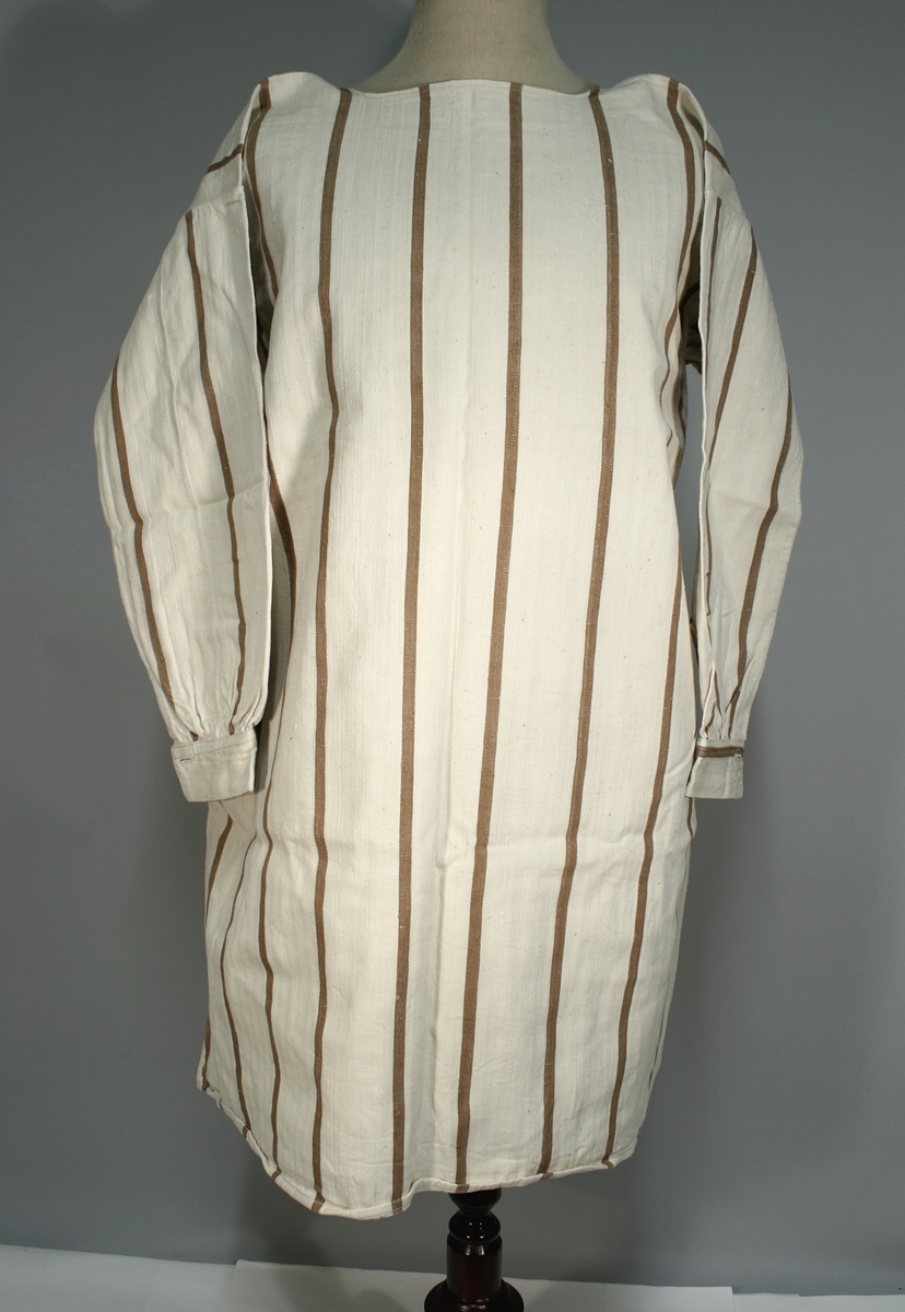 Pysjamas enten brukt av fanger eller laget av fanger til salg.