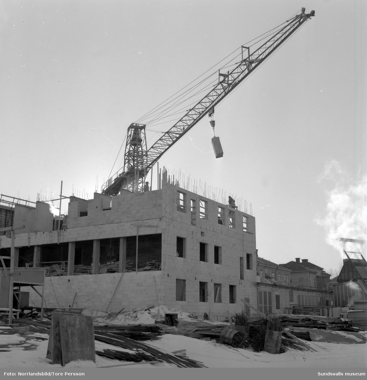 Bygget av de nya flerfamiljshusen vid Storgatan 52-58 är igång.