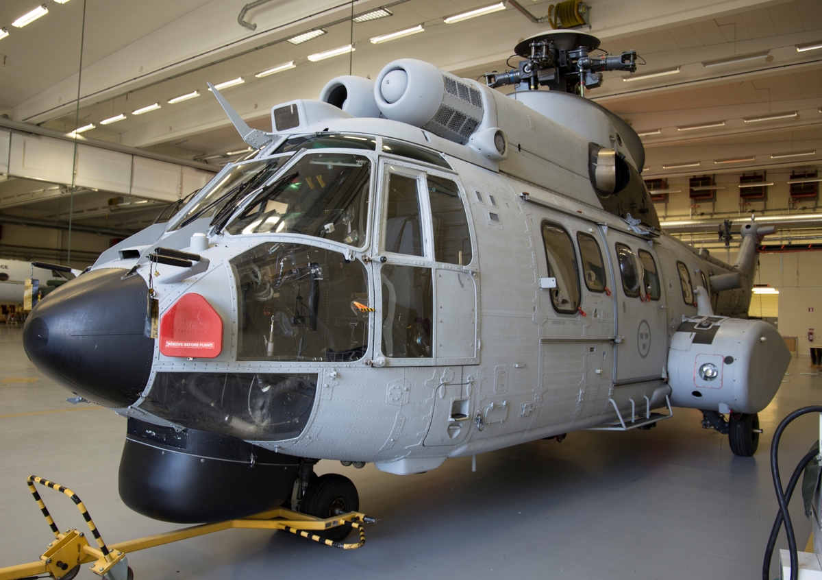Helikopter, HKP 10B 
AS 332 MI Super Puma

Märkning: Kodsiffra 98 på bakkroppen och kronmärke på sidan.