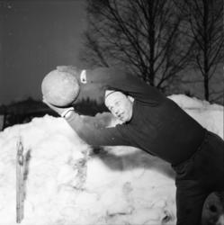 Vardens arkiv. "Odd- trening" 02.04.1954