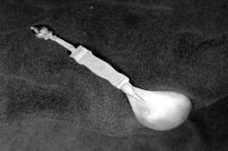 Gjenstand, teskje, spiseredskap, RML Gjenstandsbilde av en t