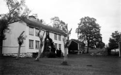 Tekst mangler. Vet du noe om motivet, tid, sted, navn på per