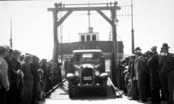 På bildet ser vi B/F ";Gaute"; som våren 1932 kom med den fø