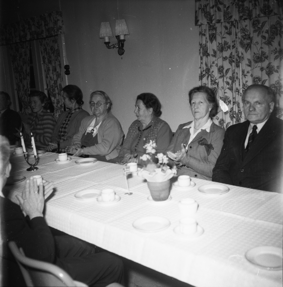 Vardens arkiv. "Hyggekveld i kolonihagene på Gjemsø"  10.02.1954